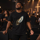 Camiseta Masculina Preta Cristo me fez livre — Ambientada 02