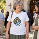 Camiseta Feminina Branca Rios de água viva — Ambientada 04