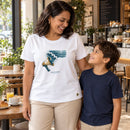 Camiseta Feminina Branca Sua voz acalma — Ambientada 03