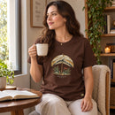 Camiseta Feminina Marrom Refúgio sob Suas asas — Ambientada 01