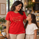 Camiseta Feminina Vermelha Onde há amor, Deus está — Ambientada 03