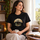 Camiseta Feminina Preta Refúgio sob Suas asas — Ambientada 01