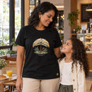 Camiseta Feminina Preta Refúgio sob Suas asas — Ambientada 03