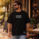 Camiseta Oversized Preta Guia-me — Ambientada 01