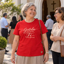 Camiseta Feminina Vermelha Gratidão pelo que foi — Ambientada 04