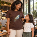 Camiseta Feminina Marrom Cristo me fez livre — Ambientada 03