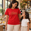 Camiseta Feminina Vermelha Jesus, nossa esperança — Ambientada 03