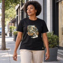 Camiseta Feminina Preta O Pai corre ao encontro — Ambientada 02