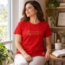 Camiseta Feminina Vermelha Fé no caminho, paz no coração — Ambientada 01