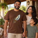 Camiseta Masculina Marrom Cristo me fez livre — Ambientada 03