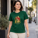 Camiseta Feminina Verde Jesus a Luz que nunca se apaga — Ambientada 02
