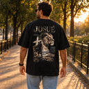 Camiseta Oversized Preta Josué — Ambientada 02