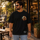 Camiseta Oversized Preta Moisés — Ambientada 01