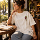 Camiseta Oversized Off White Água em Vinho — Ambientada 03