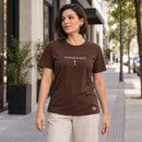 Camiseta Feminina  Marrom Tua Graça Me Basta — Ambientada 02