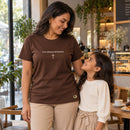 Camiseta Feminina  Marrom Tua Graça Me Basta — Ambientada 03