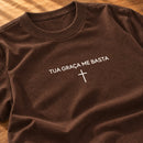 Camiseta Feminina  Marrom Tua Graça Me Basta — Zoom