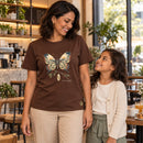 Camiseta Feminina Marrom Em Cristo, nova criação — Ambientada 03