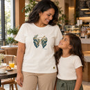 Camiseta Feminina Off White Felizes os pacificadores — Ambientada 03