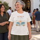 Camiseta Feminina Off White Jesus é a nossa luz do dia — Ambientada 02