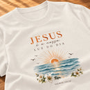 Camiseta Feminina Off White Jesus é a nossa luz do dia — Zoom