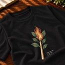 Camiseta Masculina Preta Arde, mas não se consome — Zoom