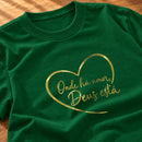 Camiseta Feminina Verde Onde há amor, Deus está — Zoom