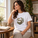 Camiseta Feminina Branca O Pai cuida dos pardais — Ambientada 01