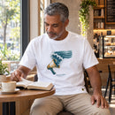 Camiseta Masculina Branca Sua voz acalma — Ambientada 04