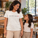 Camiseta Feminina Off White Eis-me aqui — Ambientada 03