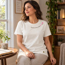 Camiseta Feminina Off White Deus Faz Todas as Coisas Novas! — Ambientada 04