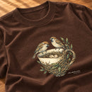 Camiseta Feminina Marrom O Pai cuida dos pardais — Zoom