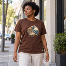 Camiseta Feminina Marrom Paz além do entendimento — Ambientada 02