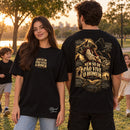 Camiseta Oversized Preta Nem Só de Pão Vive o Homem — Ambientada 04