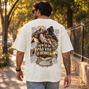 Camiseta Oversized Off White Nem Só de Pão Vive o Homem — Ambientada 02