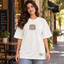 Camiseta Oversized Off White Nem Só de Pão Vive o Homem — Ambientada 03
