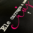 Camiseta Feminina Preta Ele Carregou a Nossa Cruz