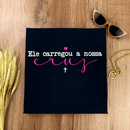 Camiseta Feminina Preta Ele Carregou a Nossa Cruz