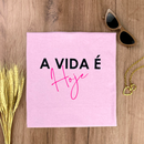 Camiseta Feminina Rosa A Vida É Hoje
