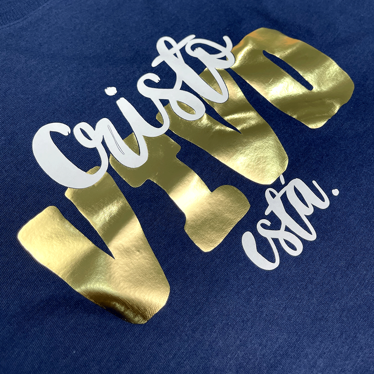 Camiseta Masculina Azul Cristo Vivo Está
