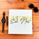 Camiseta Masculina Branca Ele vive Em Nós