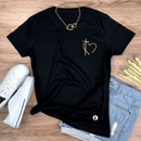 Camiseta Feminina Preta Cruz Coração Minimalista