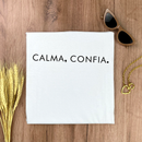 Camiseta Feminina Branca Calma, Confia.