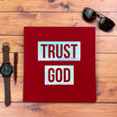 Camiseta Masculina Vermelha Trust God Holográfico