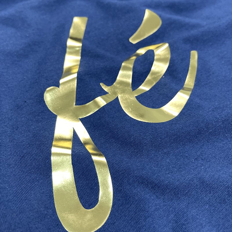 Camiseta Feminina Azul Fé Manuscrito Dourado